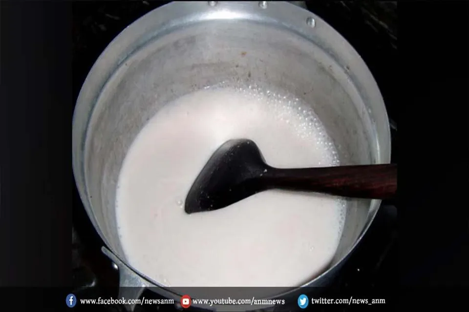अपनाएं ये 2 टिप्स जो दूध को पतीले के बाहर नहीं गिरने देंगे