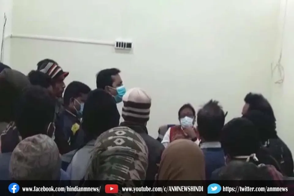 नौकरी की मांग पर कोलियरी के एजेंट के खिलाफ जमीन दाताओं का विरोध प्रदर्शन