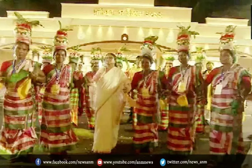 सीएम बनर्जी दुर्गा पूजा मेगा कार्निवल में हुई शामिल