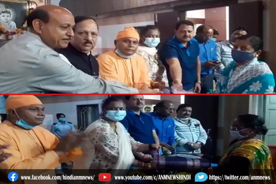 215 गरीब महिलाओं को राशन और कंबल बांटे गए