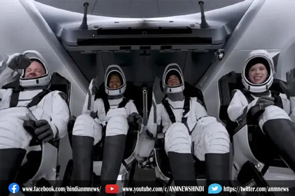 स्पेसएक्स ने चार आम नागरिकों को अंतरिक्ष में भेजा