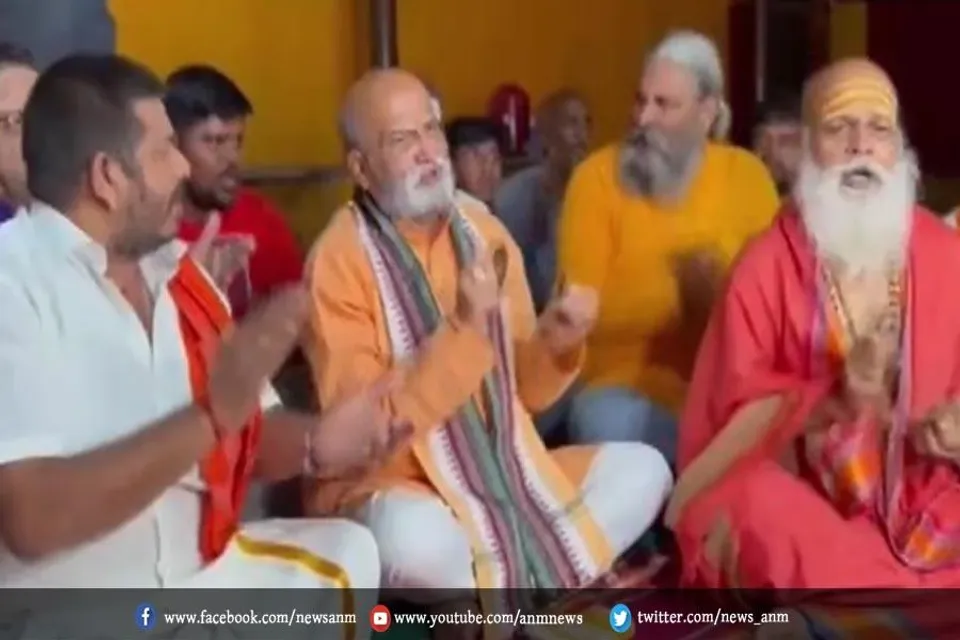लाउडस्पीकर के खिलाफ लाउडस्पीकर