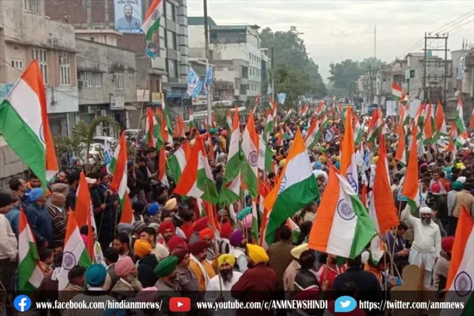 आम आदमी पार्टी के समर्थक पठानकोट में जुटे