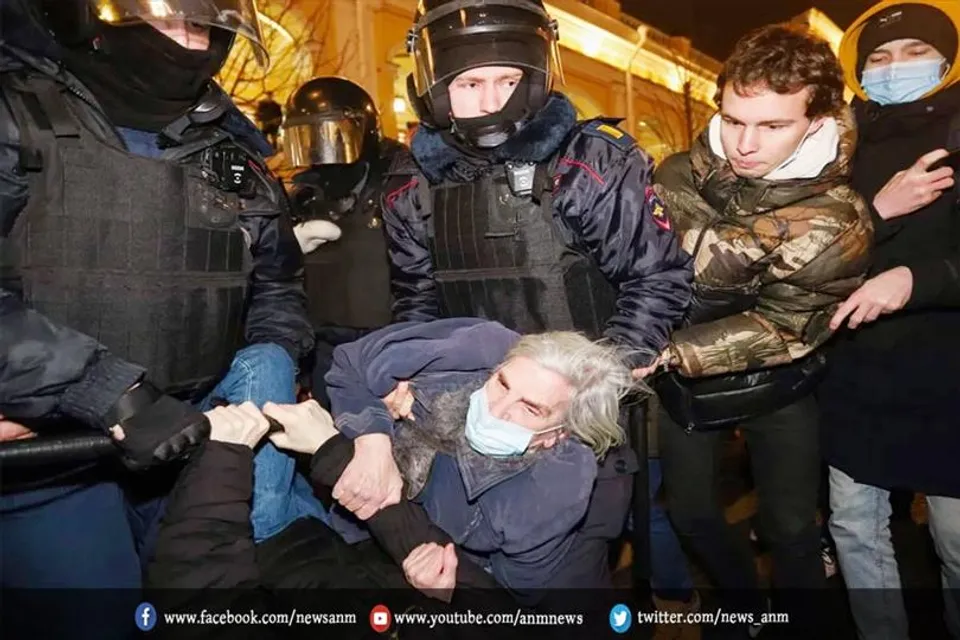 खरसन में रूस ने हिरासत में लिए 400 यूक्रेनी नागरिक