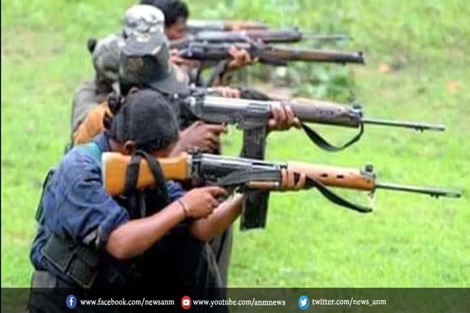 छत्तीसगढ़ के तीन माओवादी कार्यकर्ताओं ने ओडिशा पुलिस के सामने किया आत्मसमर्पण