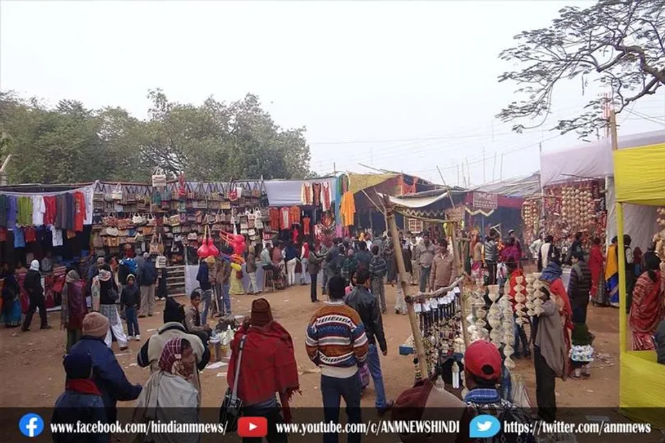 पौष मेले में वीसी विद्युत चक्रवर्ती ने मंत्री से की चर्चा