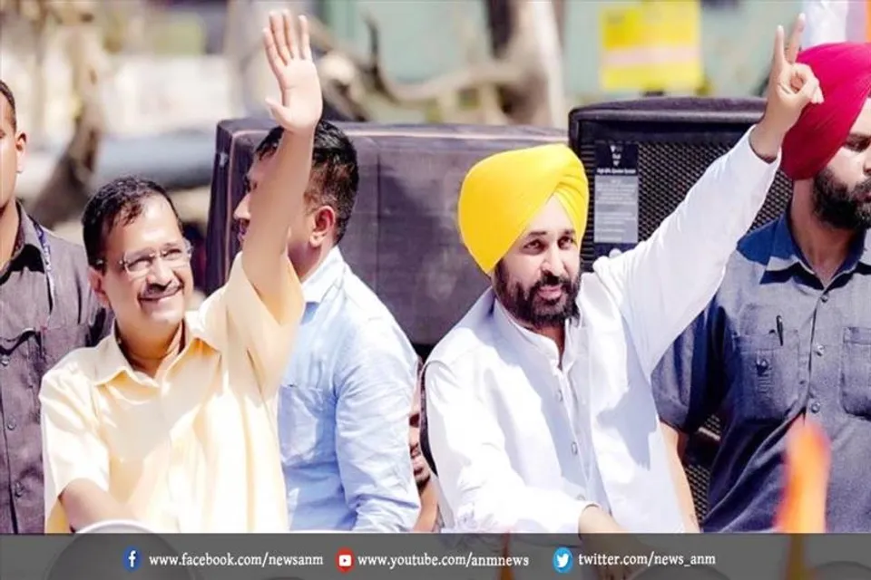 केजरीवाल ने ली पंजाब के अधिकारियों की बैठक