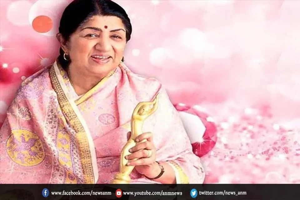 लता मंगेशकर के पार्थिव शरीर को अंतिम संस्कार के लिए ले जाया रहा