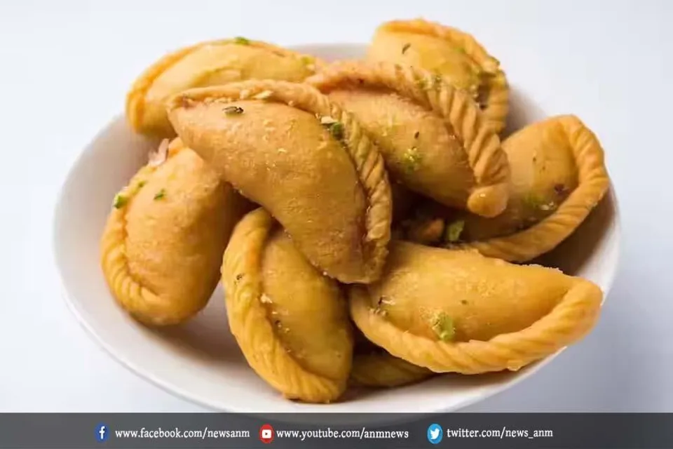 होली पर बनाएं पनीर गुजिया