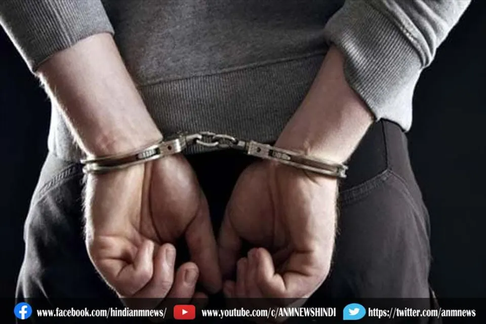 नग्न तस्वीरों को लेकर ब्लैकमेल, एक गिरफ्तार