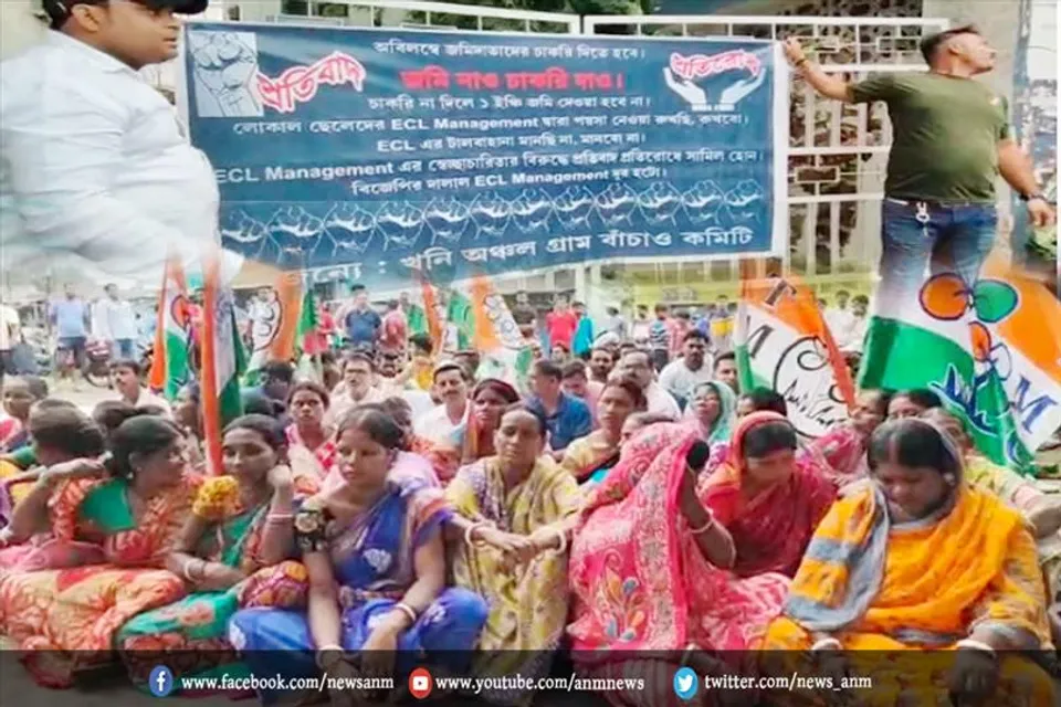 जमीन ले लो, नौकरी दो की मांग