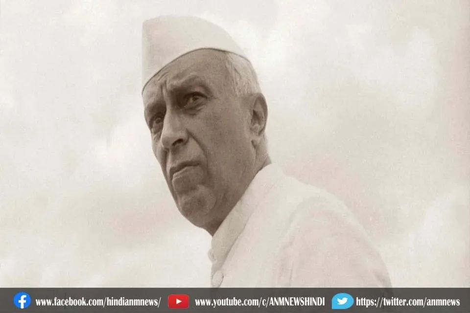 पहले प्रधानमंत्री की तस्वीर नहीं होने पर उठाए सवाल