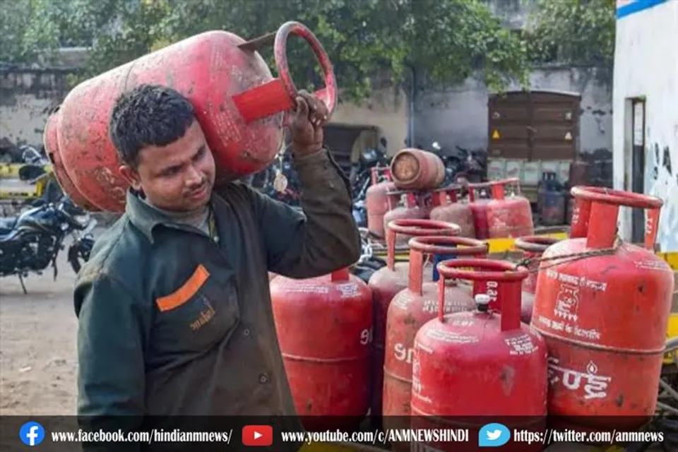 महीने की शुरुआत में बढ़े गैस सिलिंडर के दाम