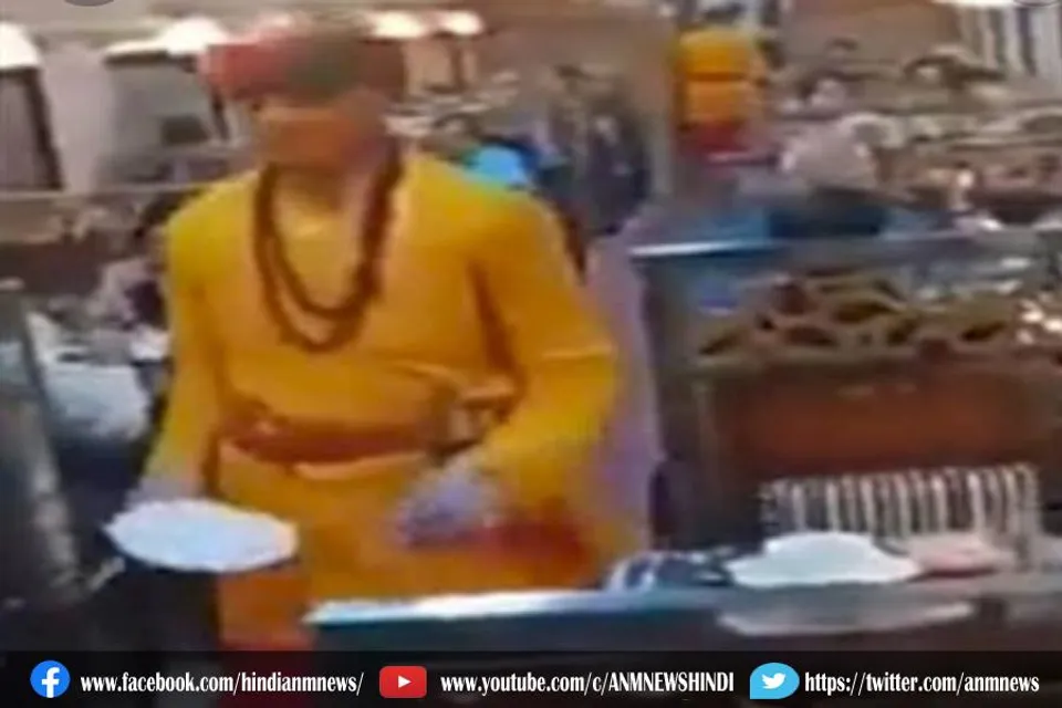 कड़े विरोध के बाद बदली गई वेटर्स की ड्रेस, भगवा पहन के उठा रहे थे बर्तन