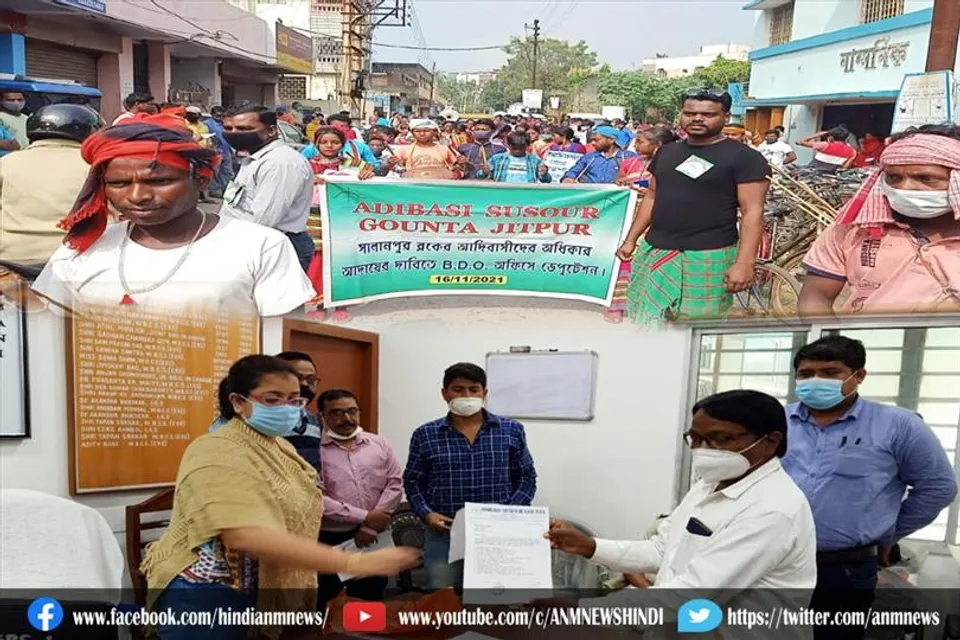 आदिवासी समाज ने 12 सूत्रीय मांग को लेकर सलानपुर बीडीओ को सौंपा ज्ञापन