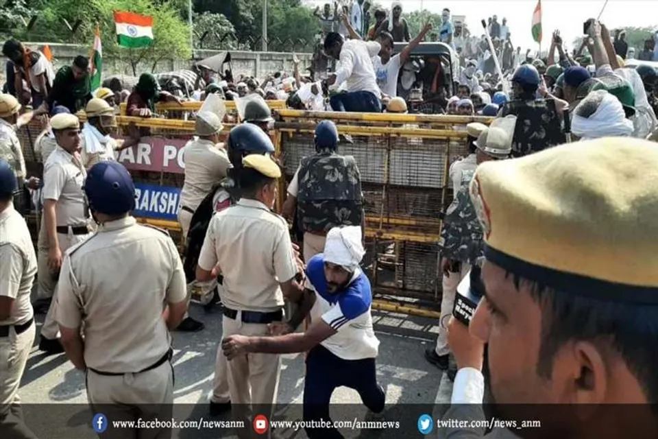 पुलिस और ग्रामीणों में झड़प, एक किसान की मौत कई घायल