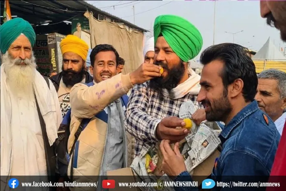 दिल्ली बॉर्डर से हटने लगे टेंट