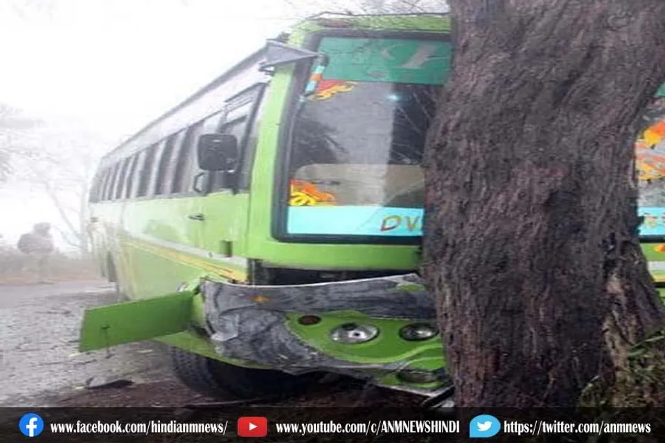 जेसोर रोड पर भीषण बस दुर्घटना से 12 घायल