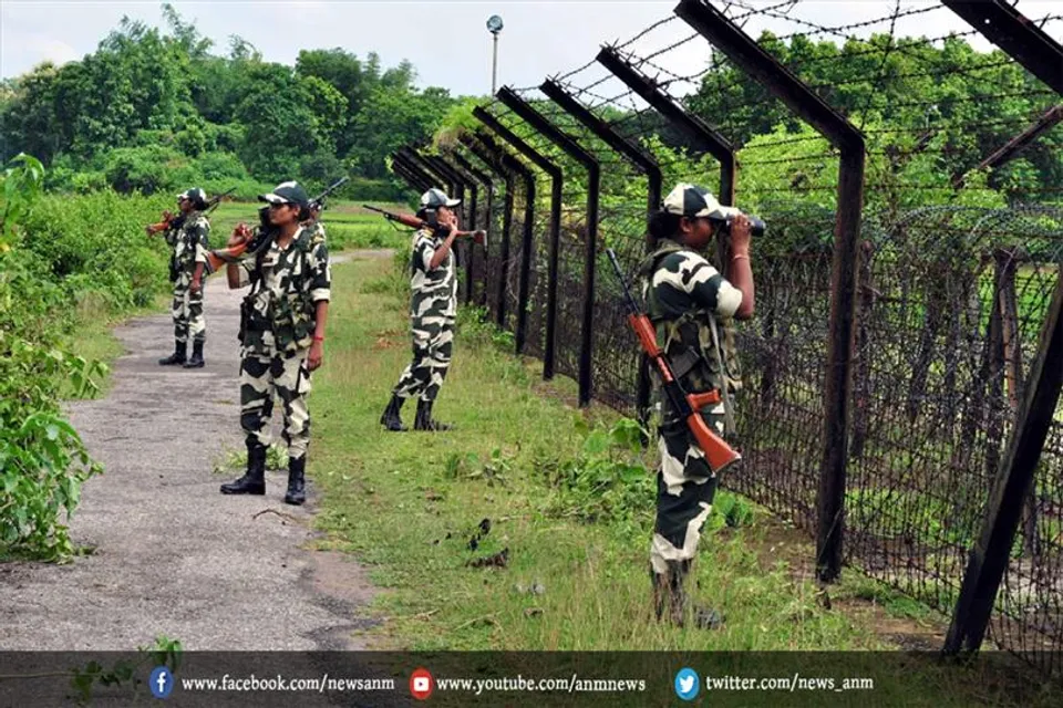सीमा पर पकड़े गए पांच बांग्लादेशियों को स्वदेश भेज दिया गया