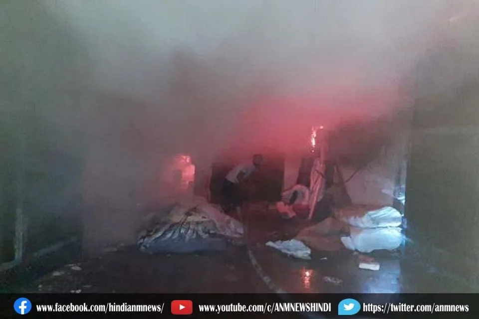 गद्दा फैक्ट्री में लगी भीषण आग