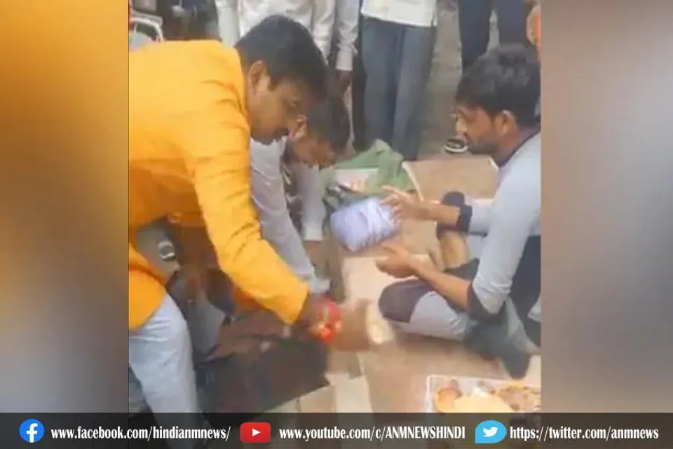 पूरी तरह से पलटा चूड़ी बेचने वाले की पिटाई का मामला