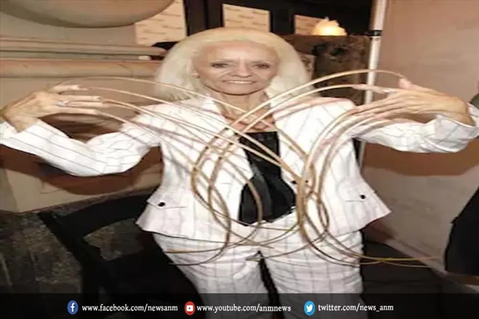 लंबे नाखूनों के जरिए इस महिला ने बनाया था वर्ल्ड रिकॉर्ड