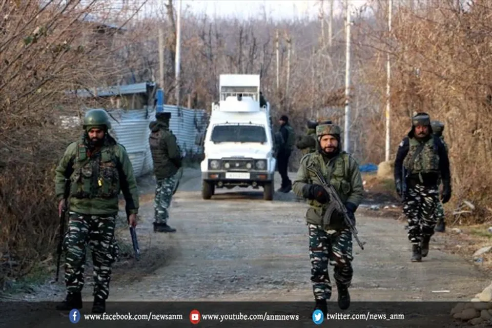 आतंकियों और सुरक्षा बलों के बीच मुठभेड़