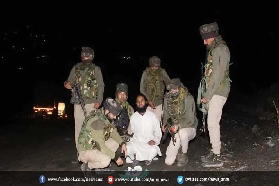 पुलिस और सुरक्षाबलों ने अलकायदा के एक आतंकी को पकड़ा