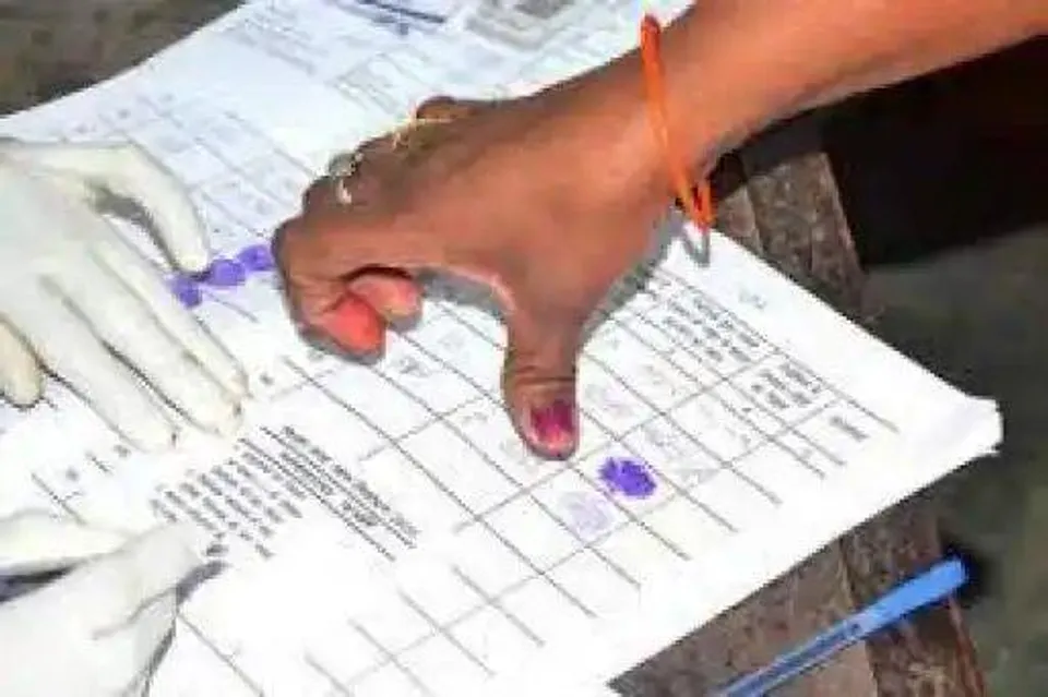 लोकसभा की तीन और विधानसभा की 29 सीटों पर उपचुनाव आज