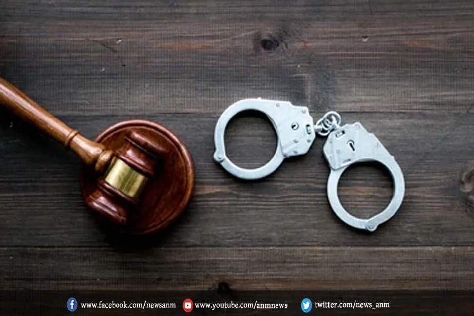 पत्नी की हत्या करने पर गिरफ्तार