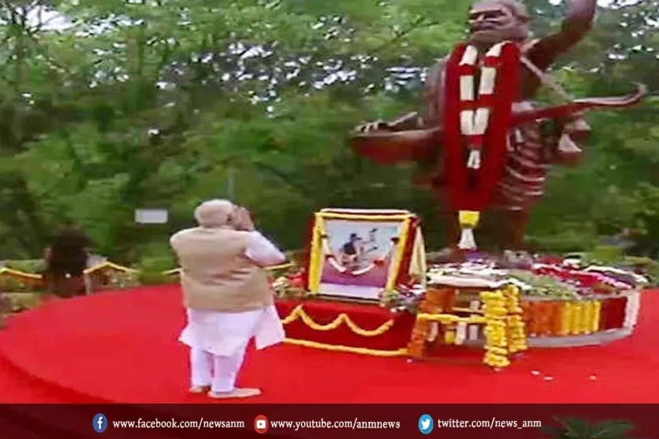 पीएम मोदी ने कवि कनकदास और महर्षि वाल्मीकि की मूर्तियों पर अर्पित की पुष्पांजलि