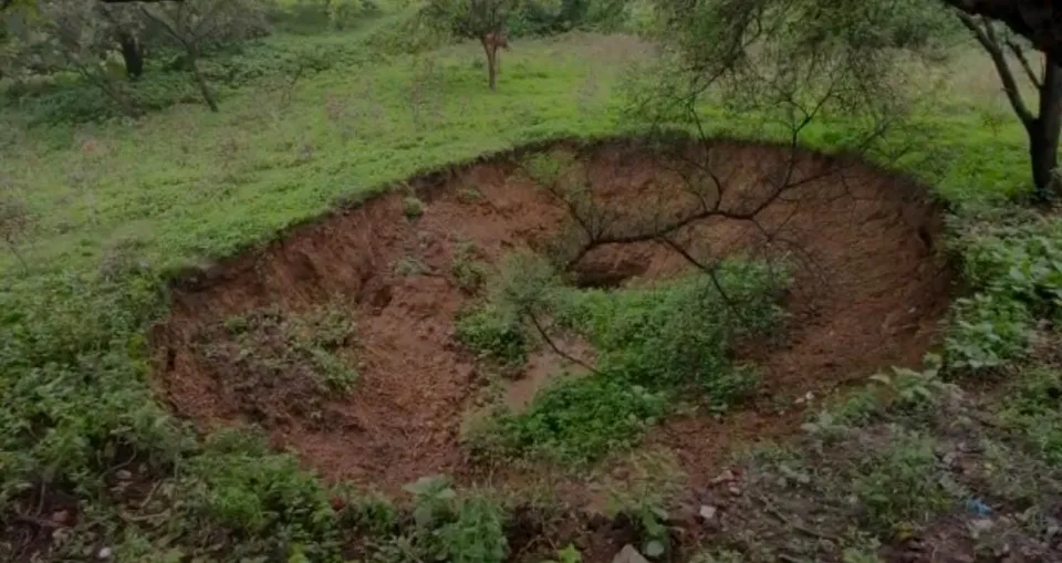 काजोड़ा में धंसी जमीन, लोगो में दहशत