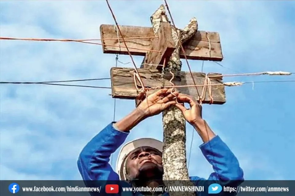 अफ्रीकी युवक ने रोशन किया गांव