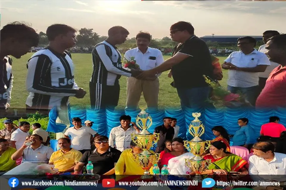 12 दिवसीय नॉकआउट फुटबॉल टूर्नामेंट के फाइनल में पहुँचे युवा तृणमूल कांग्रेस नेता मुकुल उपाध्याय