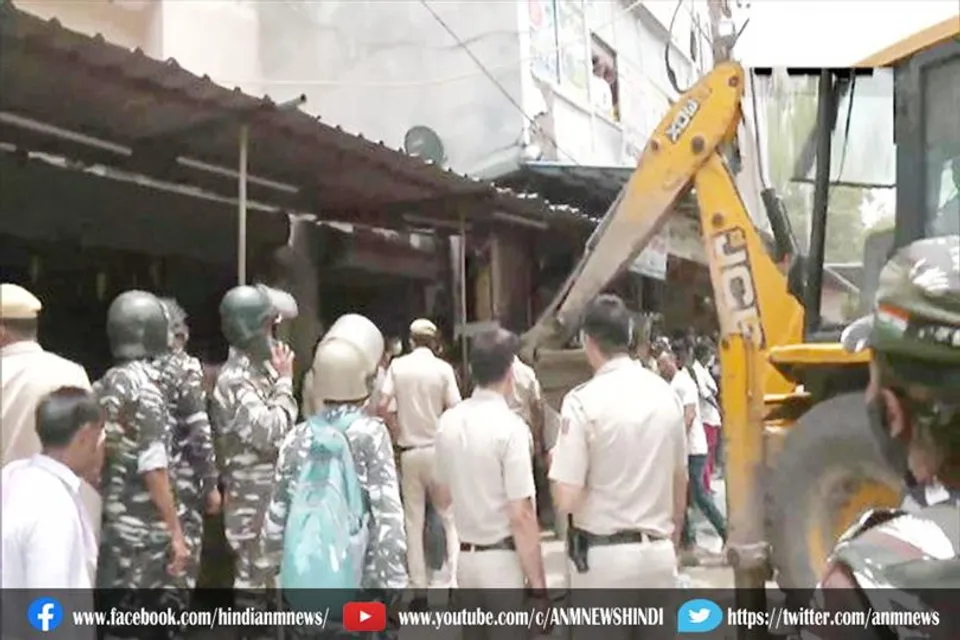 यहाँ गरजा निगम का बुलडोज