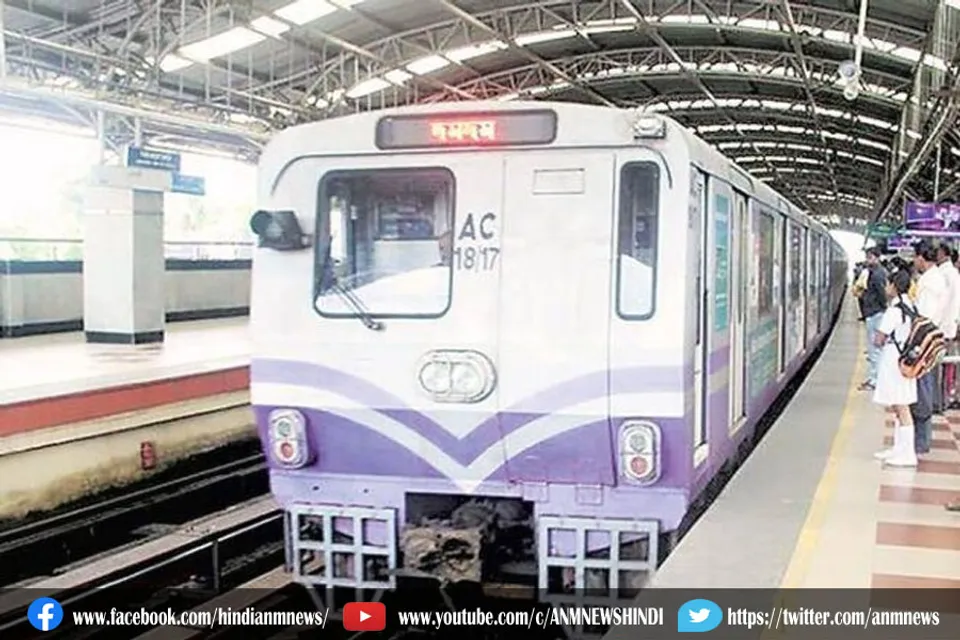 मेट्रो में यात्रियों की संख्या बढ़ गई है