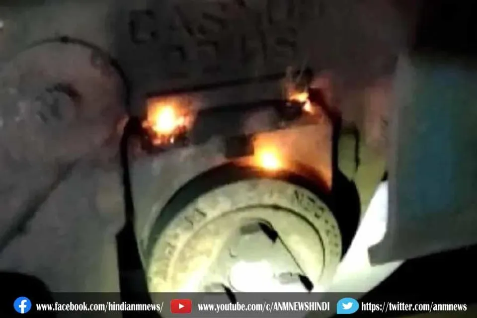 कोयला लदी मालगाड़ी के चक्के में लगी आग