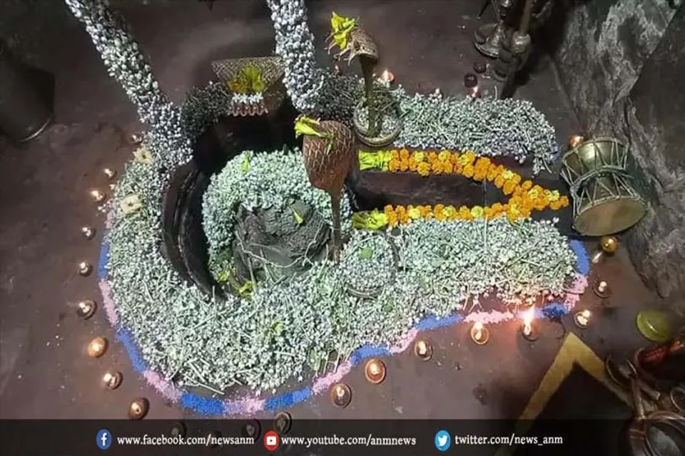 फूलों से किया गया बाबा कुलेश्वरनाथ का विशेष श्रृंगार