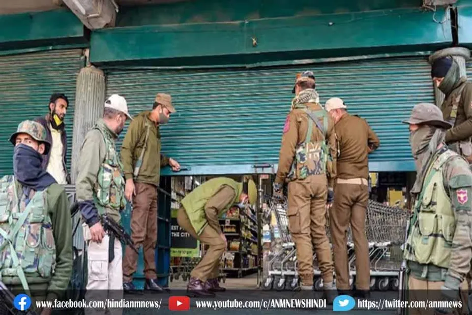 घाटी में रातभर कार्रवाई, दस आतंकी मददगार गिरफ्तार