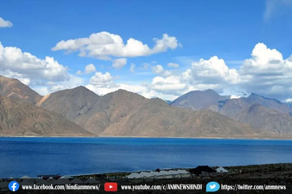 सर्दियों में भी लद्दाख छोड़ने को तैयार नहीं