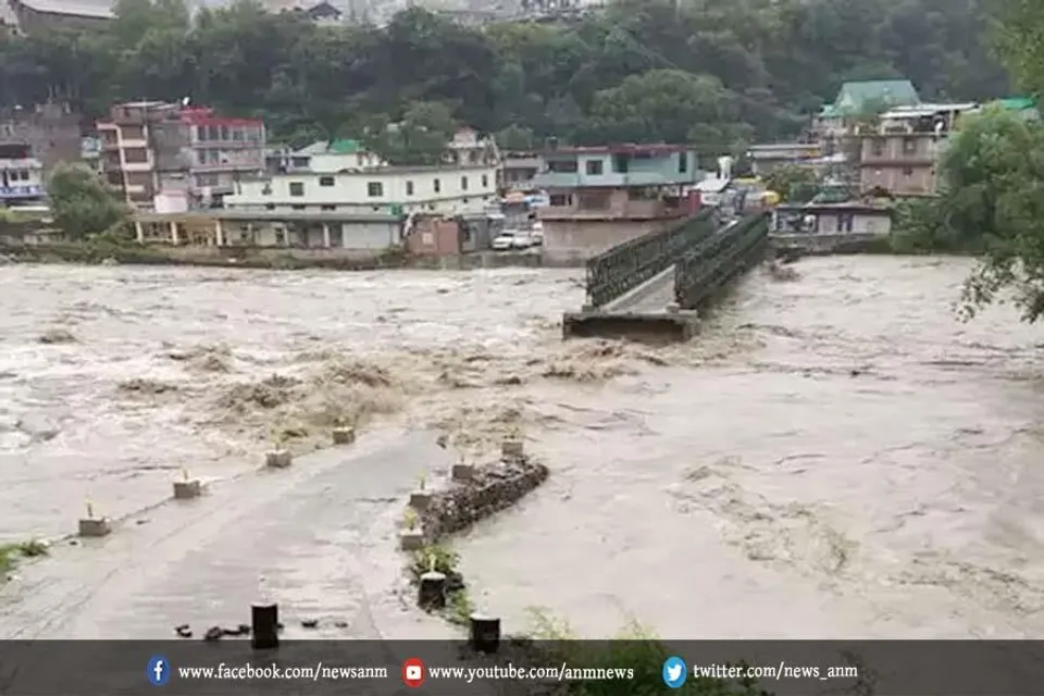 बारिश से बेहाल हुआ हिमाचल प्रदेश