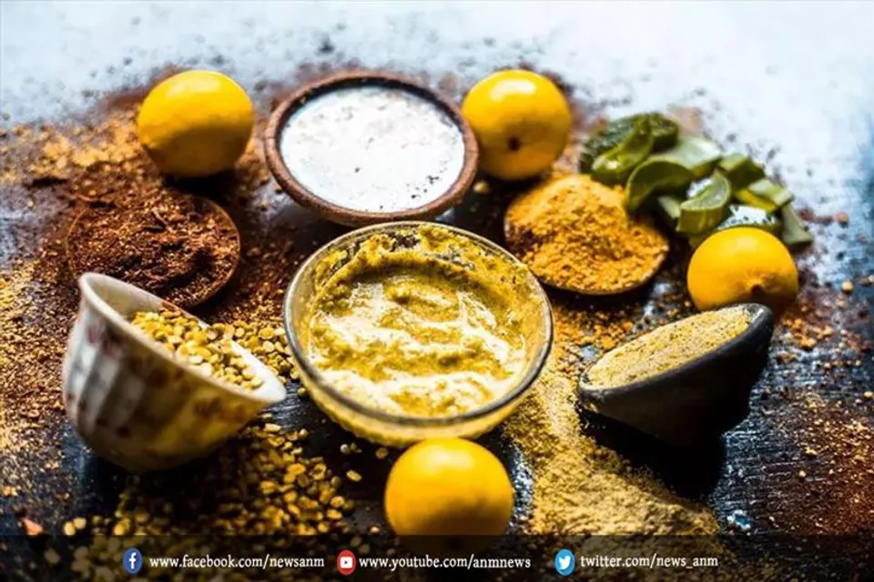घर बैठे आसानी से बनाएं ये फेसपैक