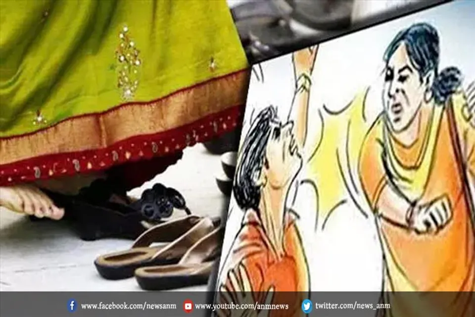 छेड़छाड़ करने वाले पर चप्पलो की बरसात