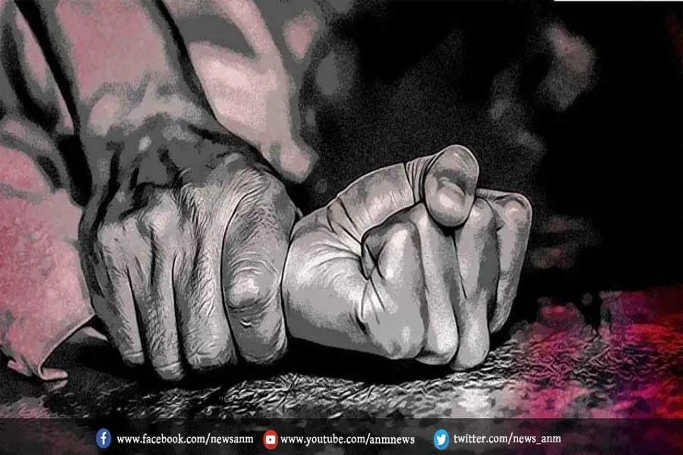 ब्लैकमेल कर किया दुष्कर्म
