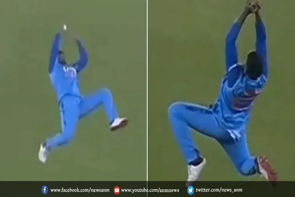 'सुपरमैन' बने सूर्यकुमार यादव, हवा में छलांग लगाकर लपका ऐसा कैच कि हैरान रह गए दर्शक