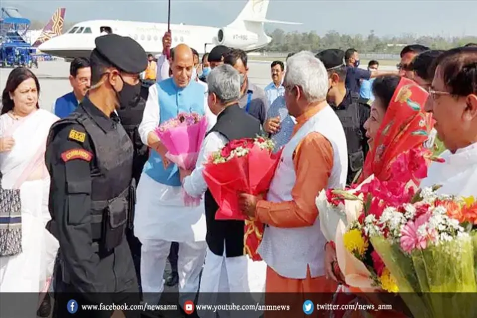 रक्षा मंत्री पहुंचे देहरादून