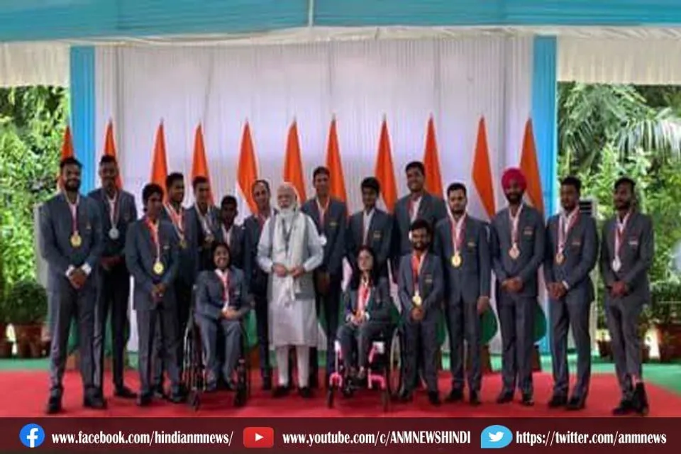 पीएम नरेंद्र मोदी ने पैरालंपिक पदक विजेताओं से की मुलाकात