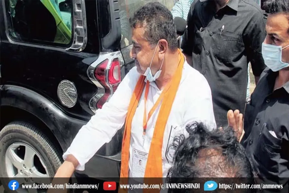 टीएमसी नेताओं के साथ गुफ्तगू करते दिखे शुवेंदु अधिकारी