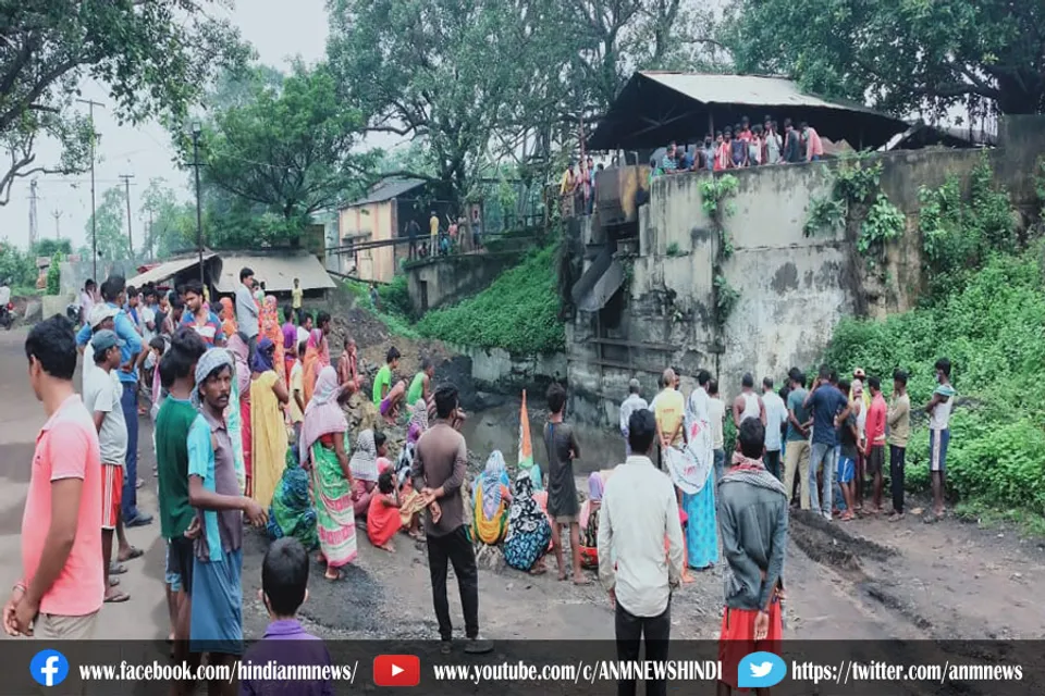 बारिश के पानी में मिला आदिवासी महिला का शव