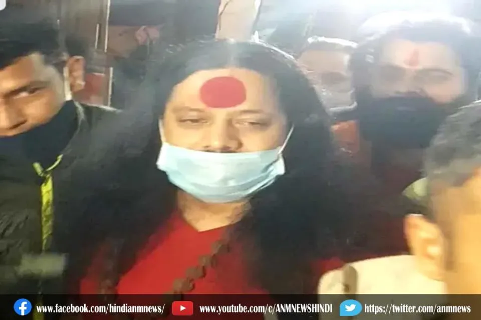 सबूत के साथ भेजा पत्र, लिखा वह कोई संत नहीं बल्कि भोगी-विलासी है